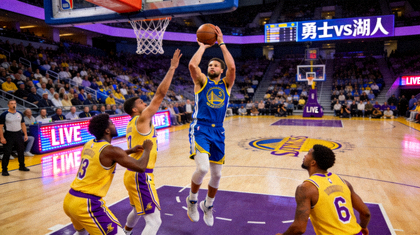 NBA美职篮金州勇士对阵洛杉矶湖人比赛直播画面，球员正在弧顶出手三分